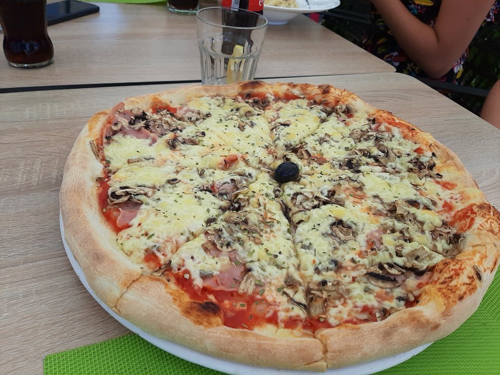 Pizza capricciosa stil